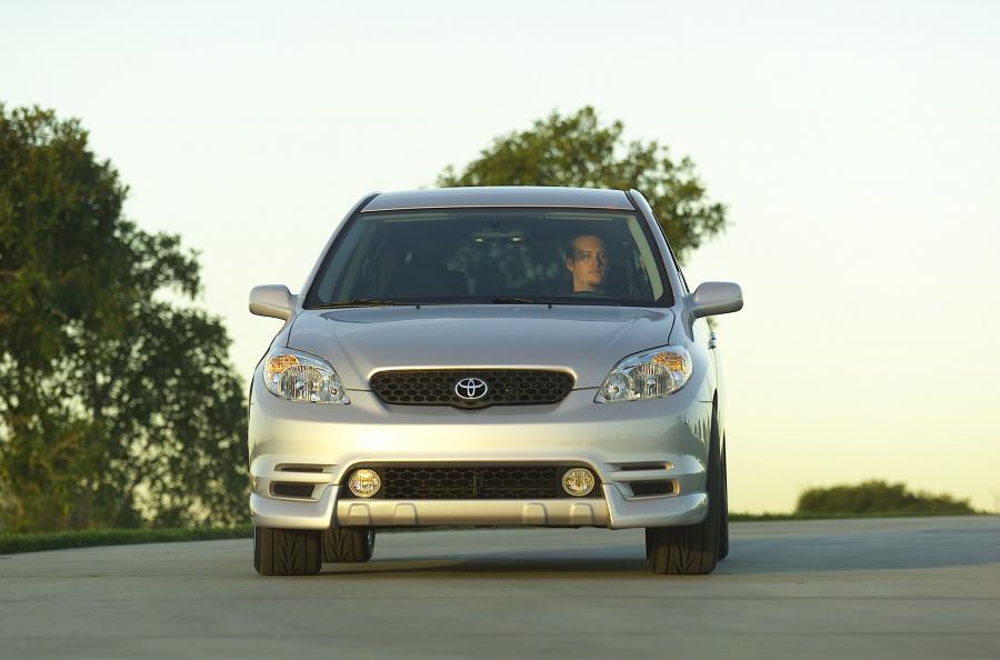 Toyota Corolla Matrix Concept (E130) 2001 года  (фото 28 из 34)